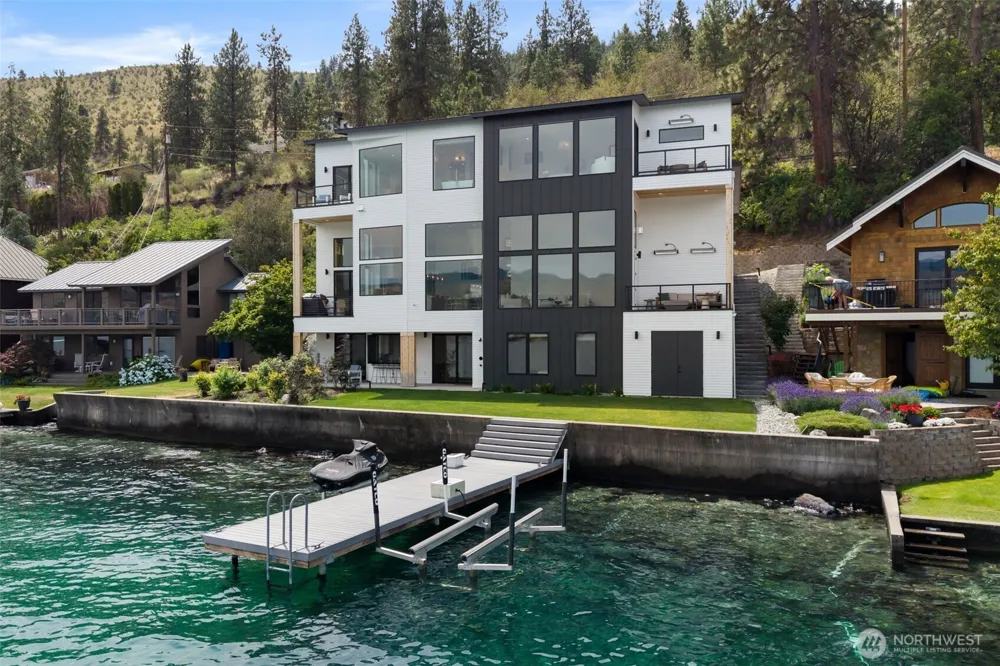 3212 S Lakeshore Road Chelan, WA 98816