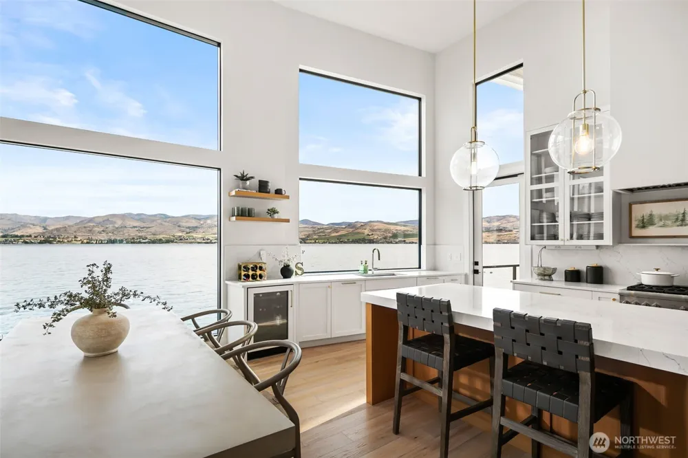 3212 S Lakeshore Road Chelan, WA 98816