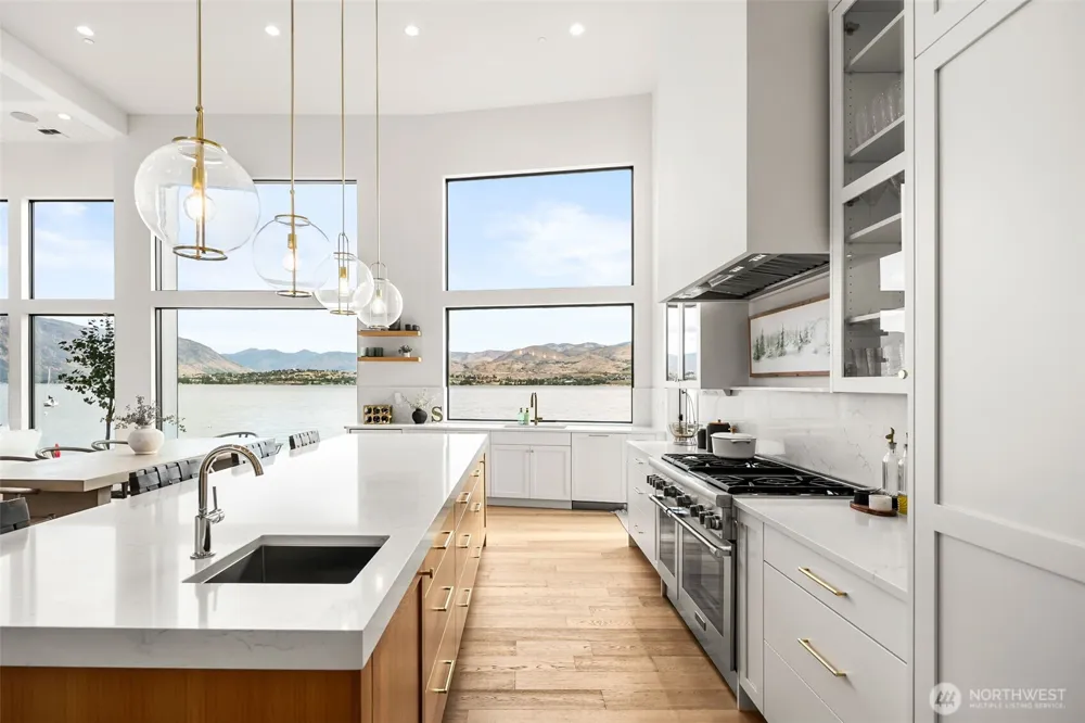 3212 S Lakeshore Road Chelan, WA 98816