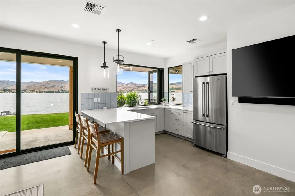 3212 S Lakeshore Road Chelan, WA 98816