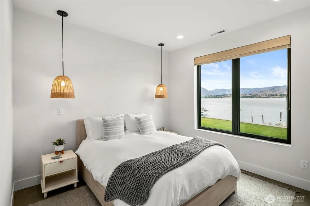 3212 S Lakeshore Road Chelan, WA 98816