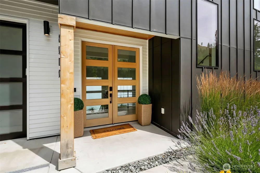 3212 S Lakeshore Road Chelan, WA 98816