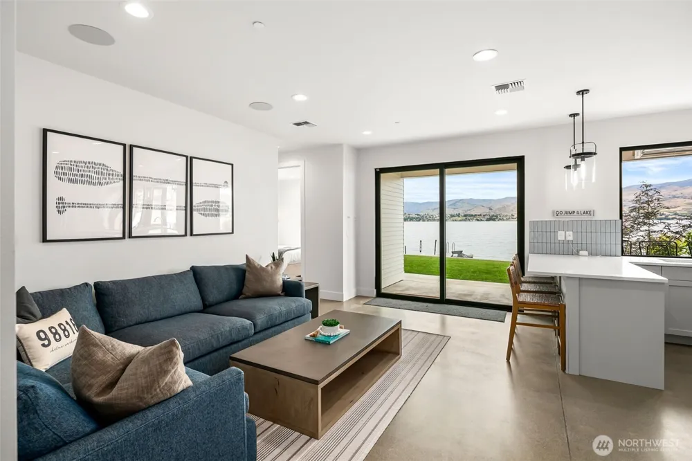 3212 S Lakeshore Road Chelan, WA 98816