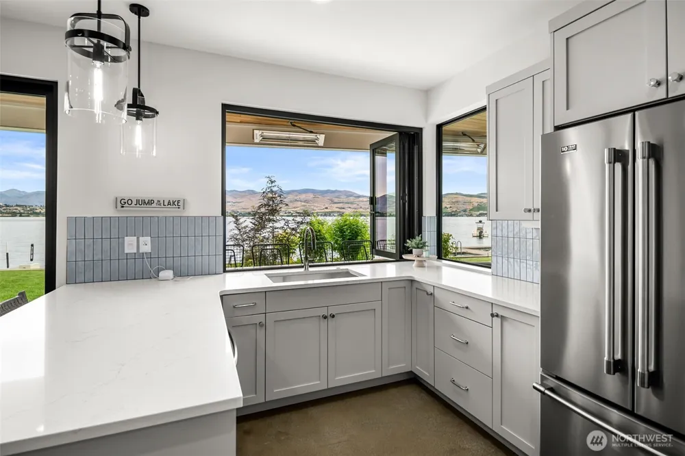 3212 S Lakeshore Road Chelan, WA 98816