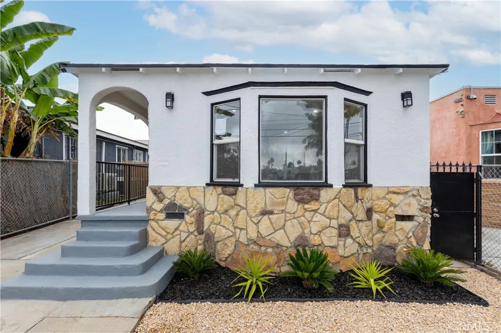 3477 W 71st Los Angeles, CA 90043
