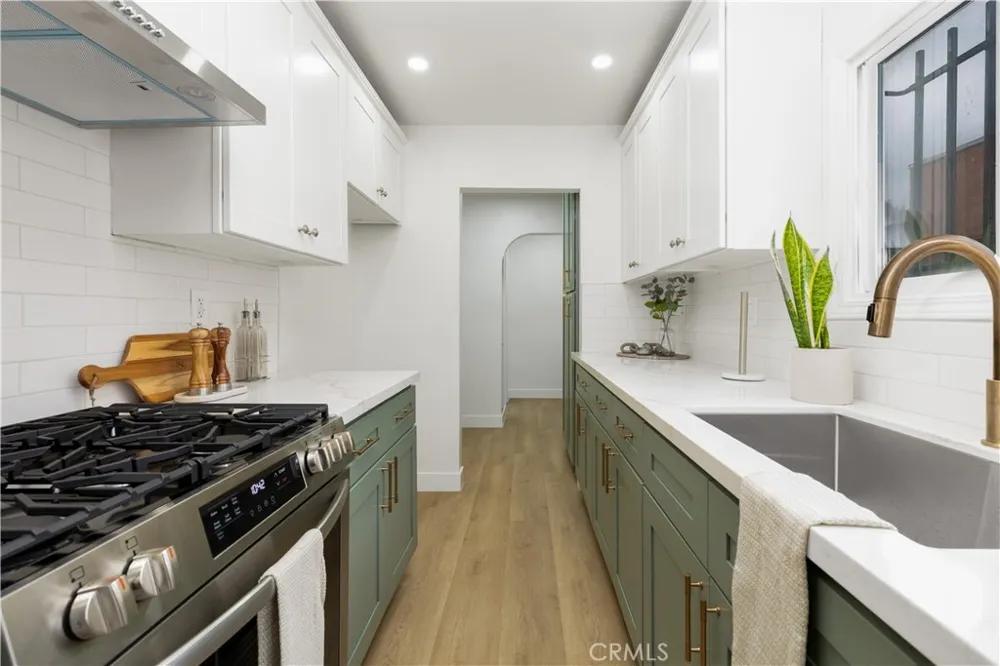 3477 W 71st Los Angeles, CA 90043
