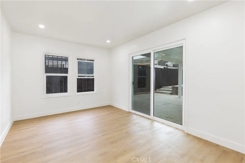 3477 W 71st Los Angeles, CA 90043