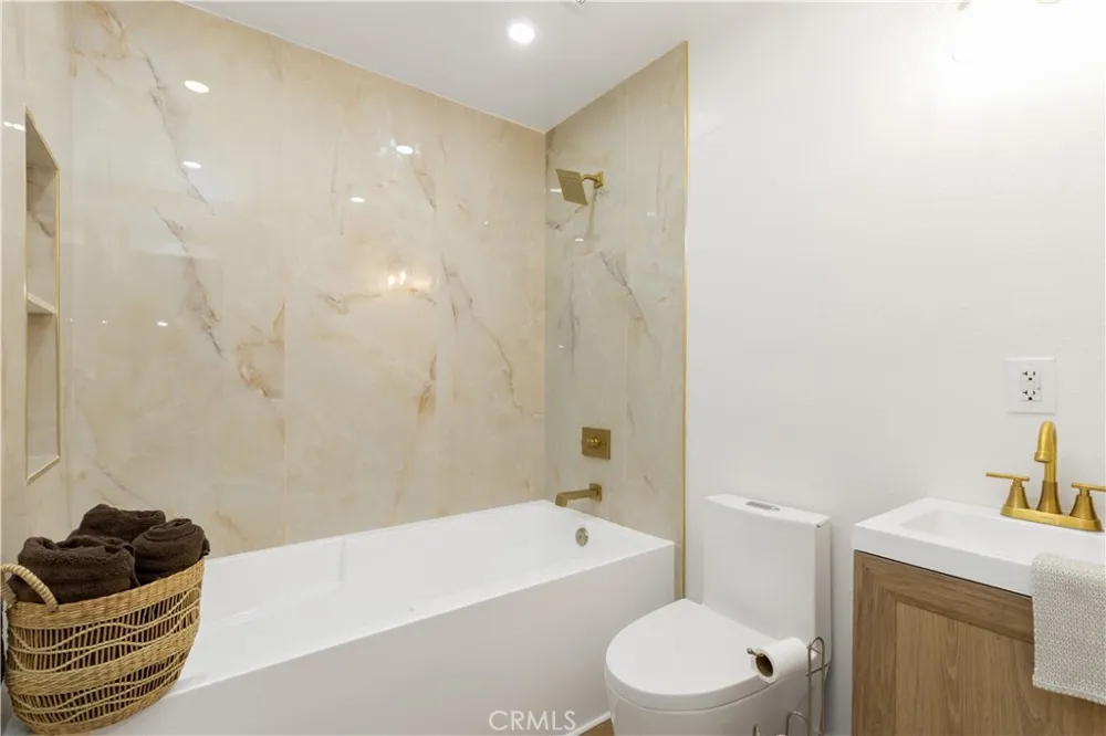 3477 W 71st Los Angeles, CA 90043