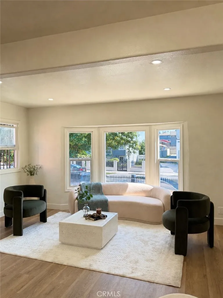 3477 W 71st Los Angeles, CA 90043