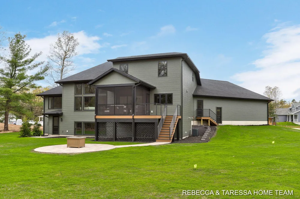 400 Sabine Drive Muskegon, MI 49442