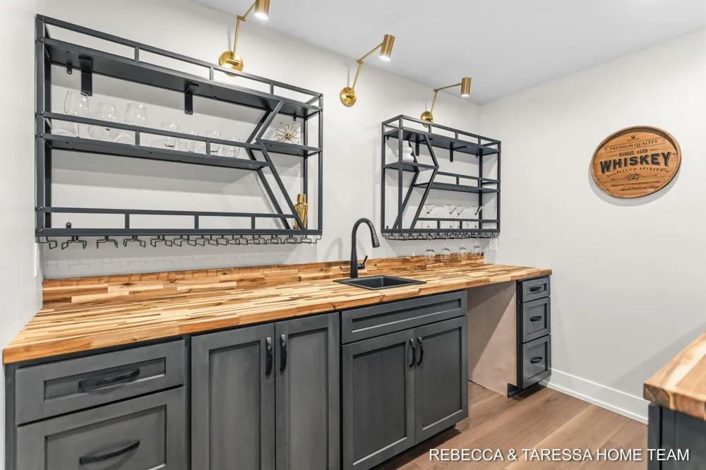 400 Sabine Drive Muskegon, MI 49442