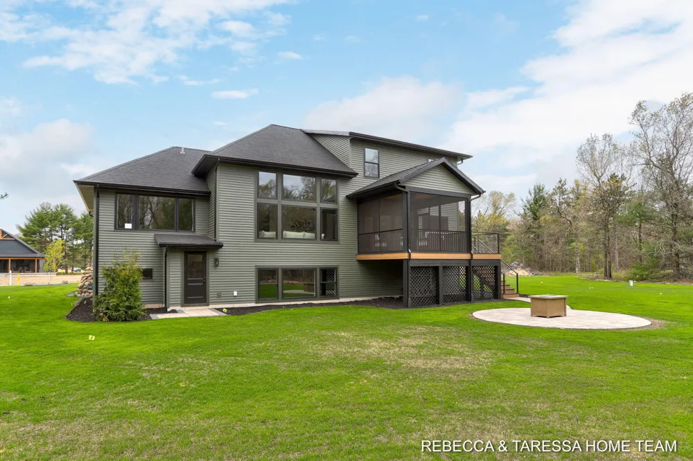 400 Sabine Drive Muskegon, MI 49442