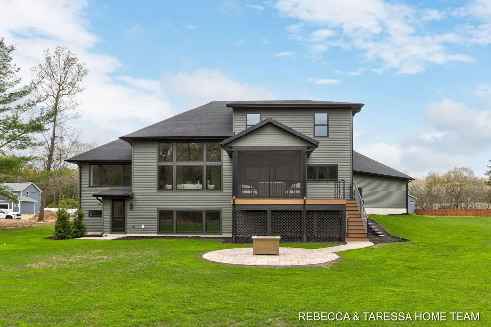 400 Sabine Drive Muskegon, MI 49442