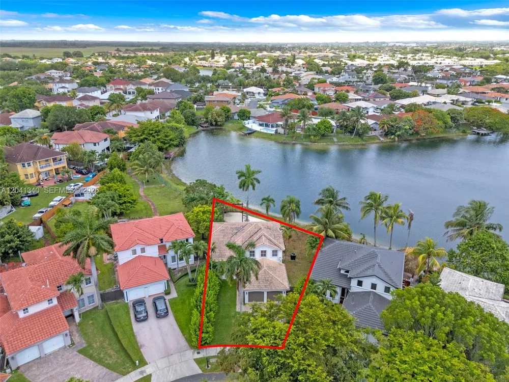 16335 SW 81 St Miami, FL 33193