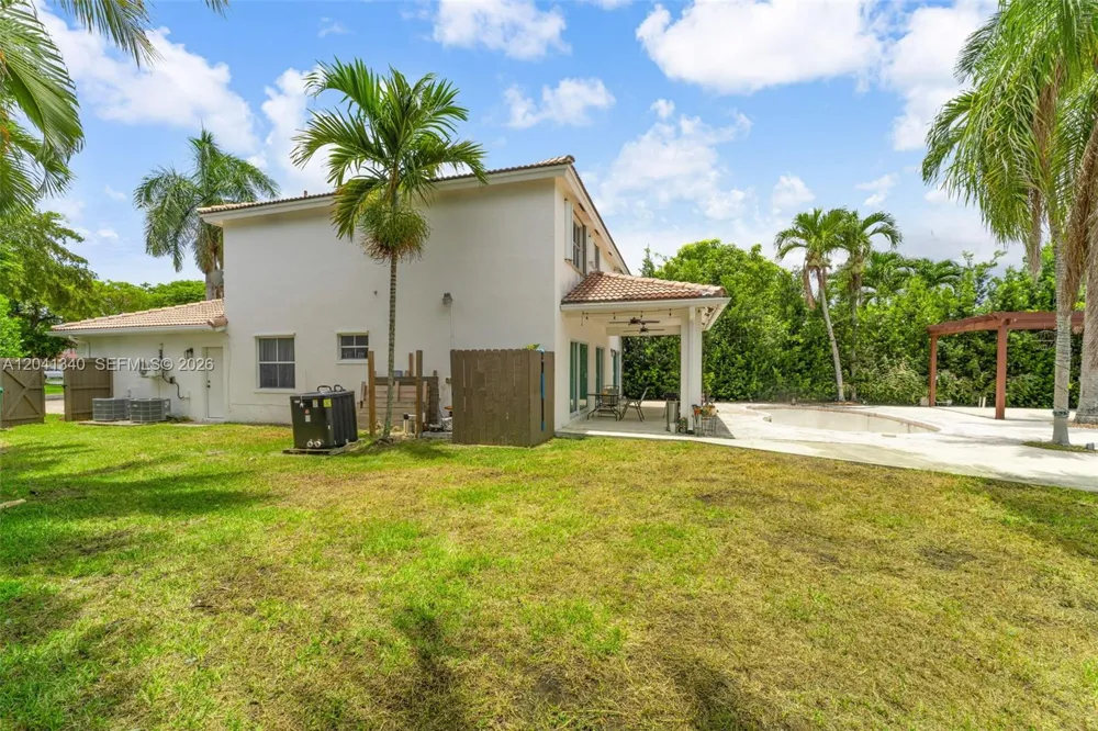16335 SW 81 St Miami, FL 33193