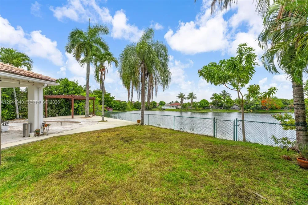 16335 SW 81 St Miami, FL 33193