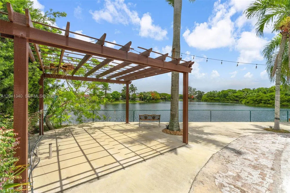 16335 SW 81 St Miami, FL 33193