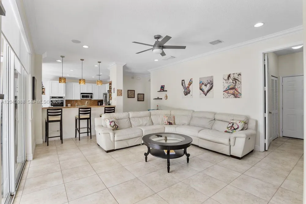 3904 W Gardenia Ave Weston, FL 33332