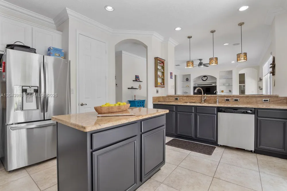 3904 W Gardenia Ave Weston, FL 33332