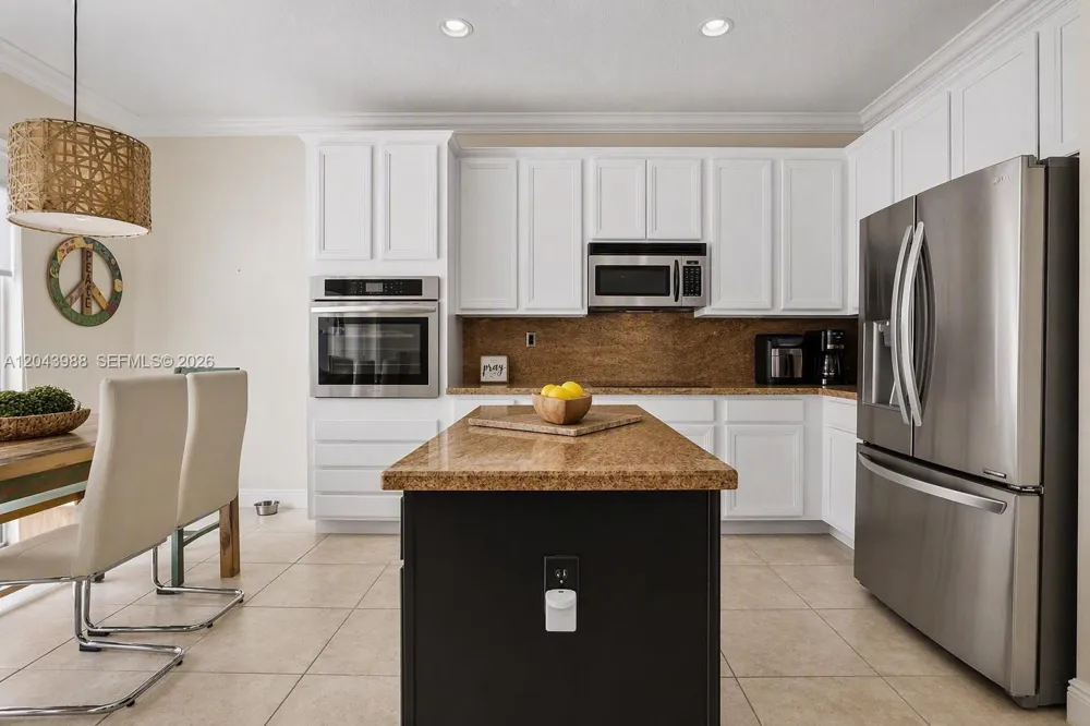 3904 W Gardenia Ave Weston, FL 33332