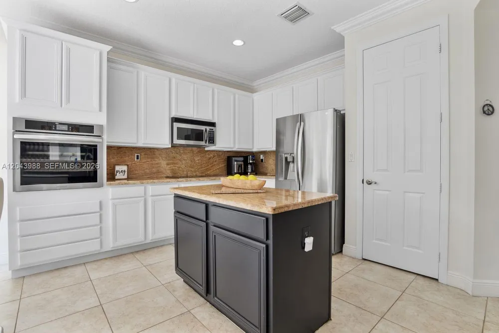 3904 W Gardenia Ave Weston, FL 33332