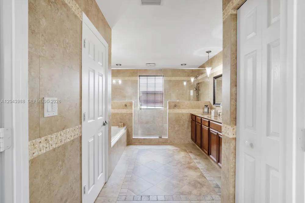 3904 W Gardenia Ave Weston, FL 33332