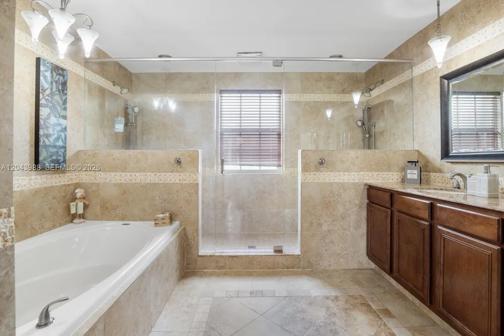 3904 W Gardenia Ave Weston, FL 33332