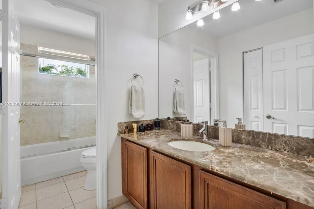 3904 W Gardenia Ave Weston, FL 33332