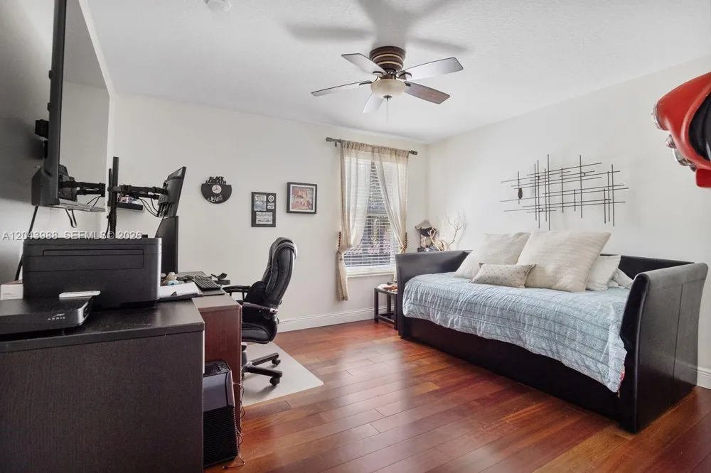 3904 W Gardenia Ave Weston, FL 33332
