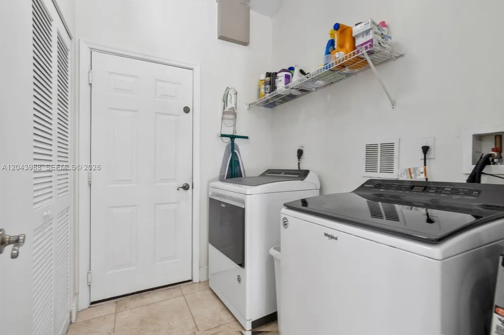 3904 W Gardenia Ave Weston, FL 33332