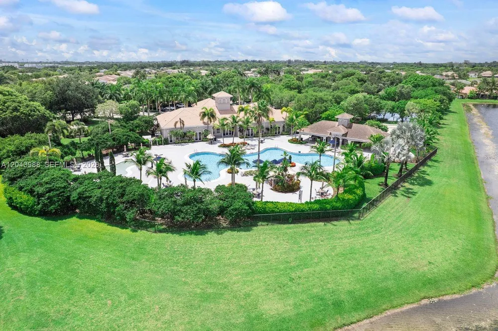 3904 W Gardenia Ave Weston, FL 33332