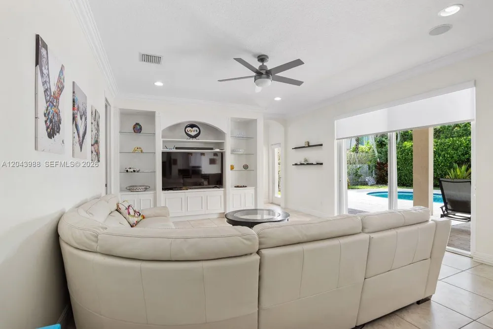 3904 W Gardenia Ave Weston, FL 33332