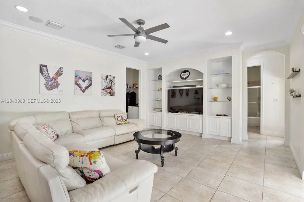 3904 W Gardenia Ave Weston, FL 33332