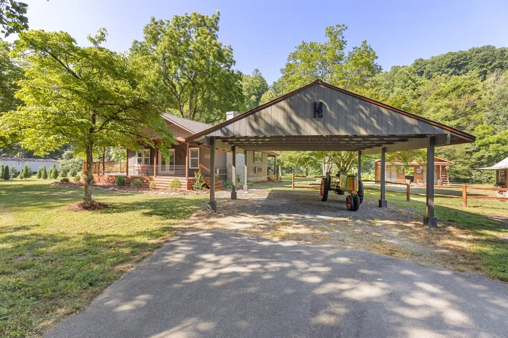 120 Brevard Drive Tuckasegee, NC 28783