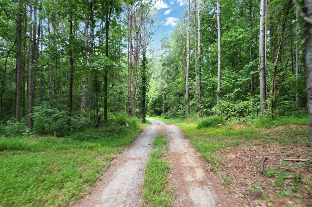 686 Welcome Valley Road Benton, TN 37307