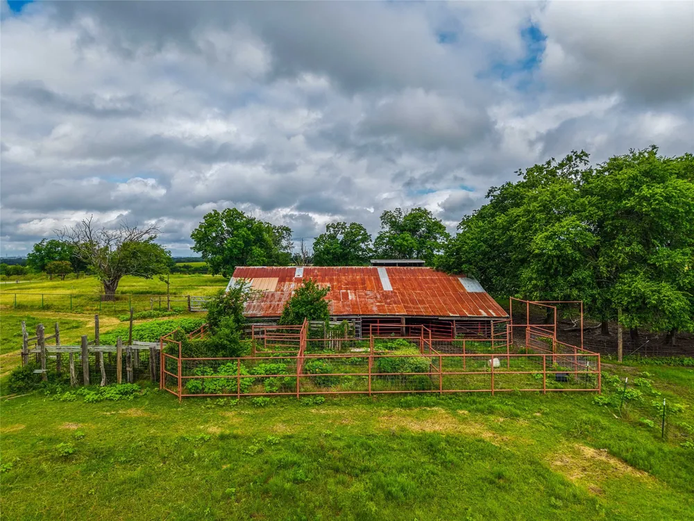 22407 Meeks Road Burlington, TX 76519