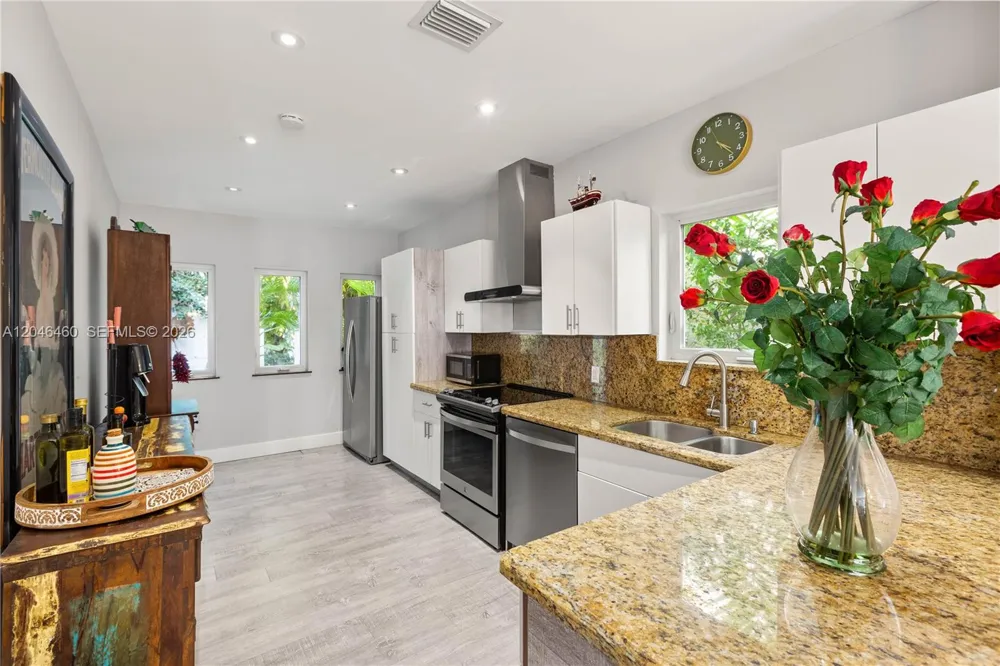 737 Alhambra Cir Coral Gables, FL 33134