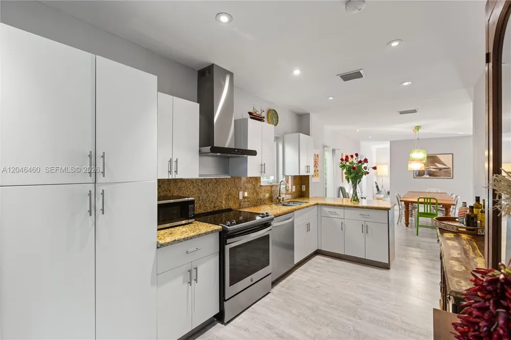 737 Alhambra Cir Coral Gables, FL 33134