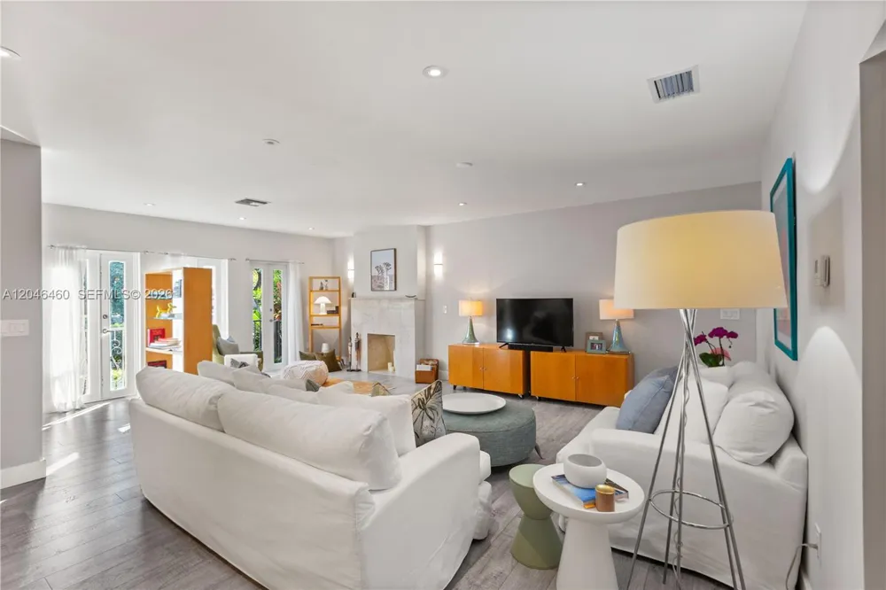737 Alhambra Cir Coral Gables, FL 33134