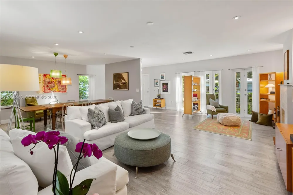 737 Alhambra Cir Coral Gables, FL 33134