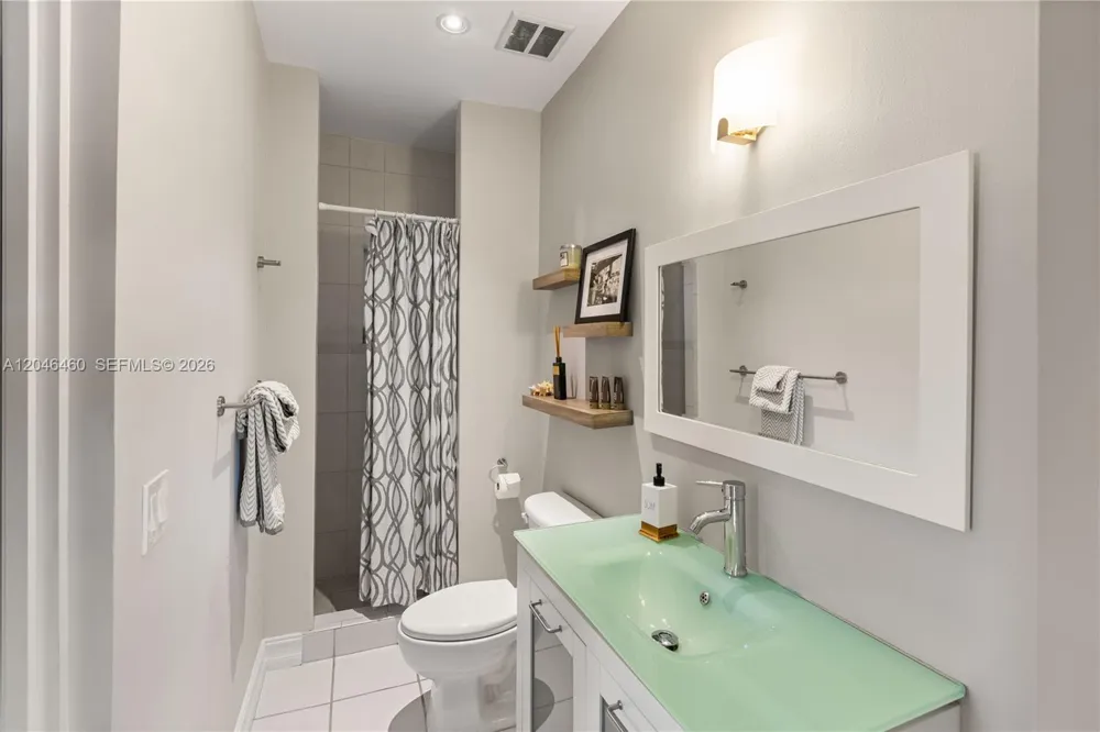 737 Alhambra Cir Coral Gables, FL 33134
