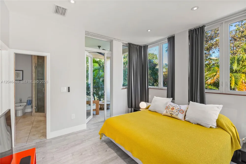 737 Alhambra Cir Coral Gables, FL 33134