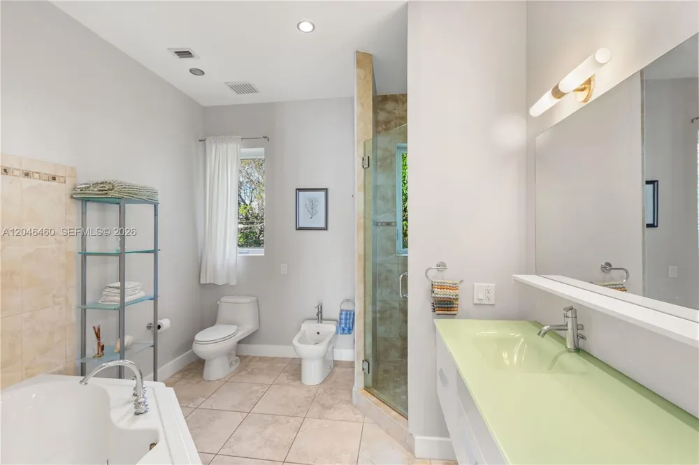 737 Alhambra Cir Coral Gables, FL 33134