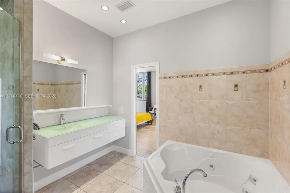 737 Alhambra Cir Coral Gables, FL 33134