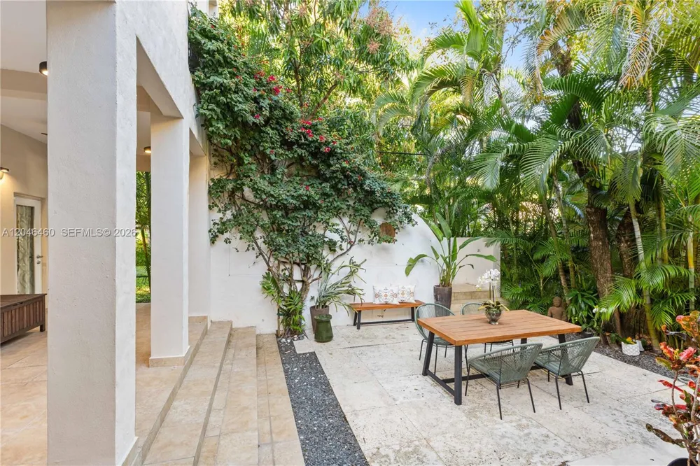 737 Alhambra Cir Coral Gables, FL 33134