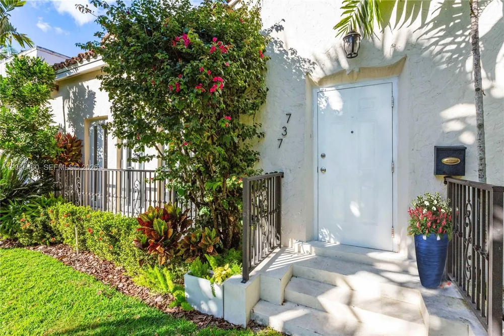 737 Alhambra Cir Coral Gables, FL 33134