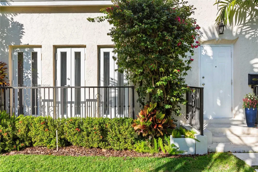 737 Alhambra Cir Coral Gables, FL 33134