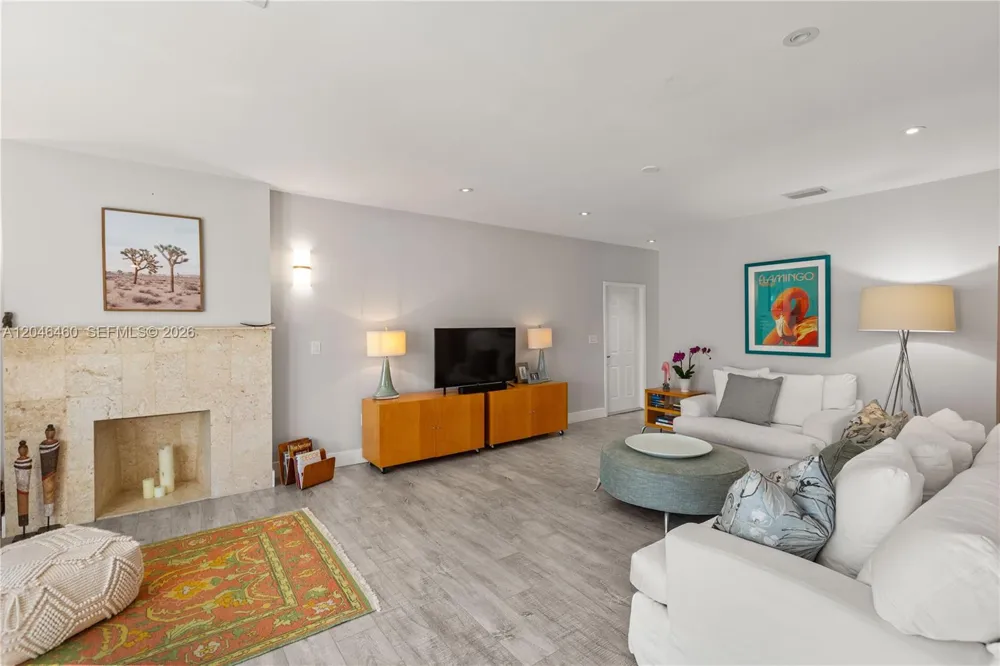 737 Alhambra Cir Coral Gables, FL 33134