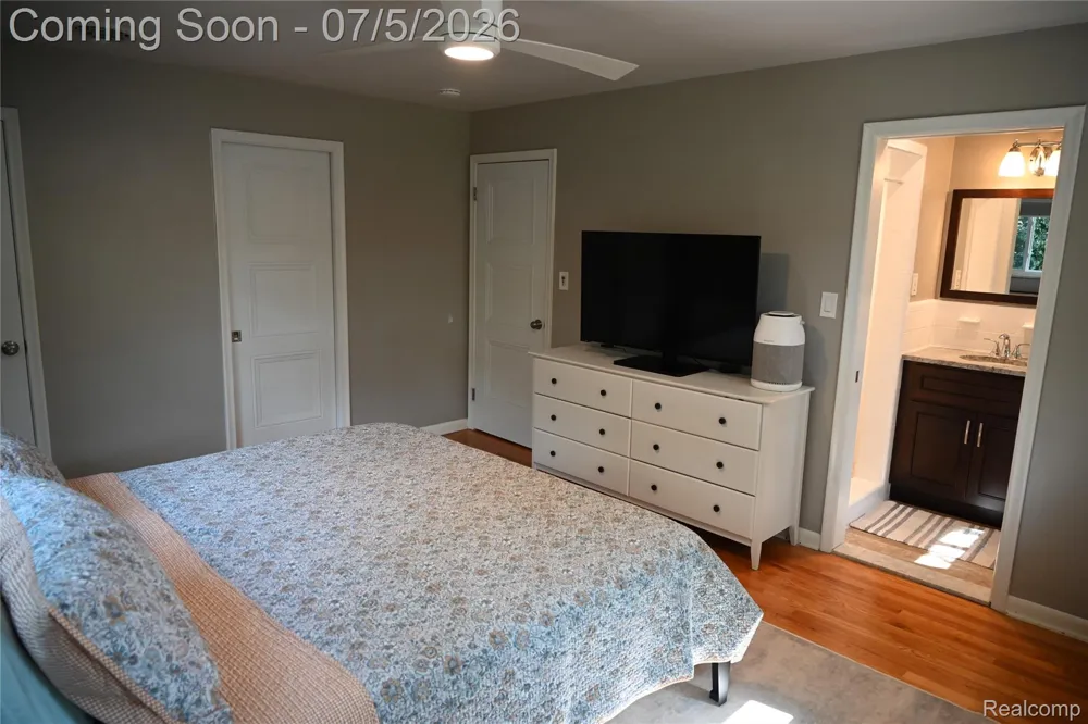 917 S Reading Road S Bloomfield Hills City, MI 48304