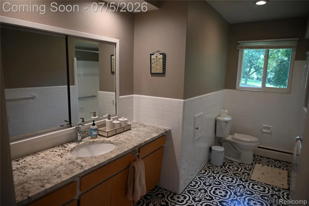 917 S Reading Road S Bloomfield Hills City, MI 48304